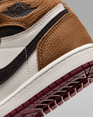 Jordan 1 Retro High OG Little Kids' Shoes. Nike JP